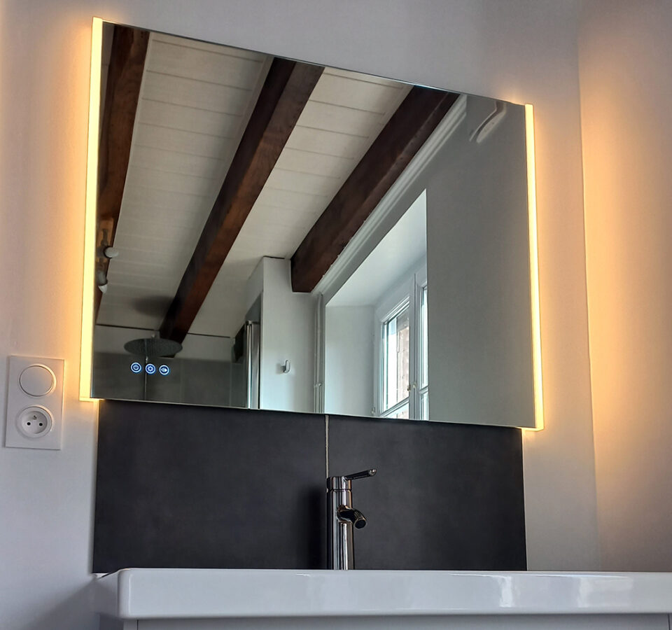 SDB Valou après : zoom miroir rétro éclairé